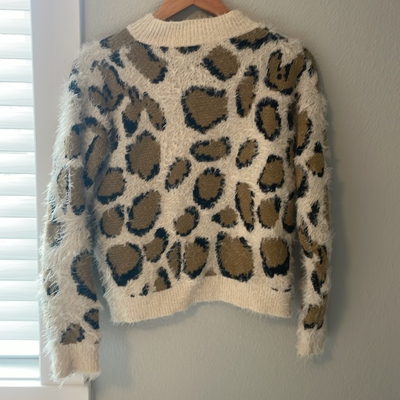 5/$15 ASOS Willow & Paige leopard sweater size small - Picture 4 of 5